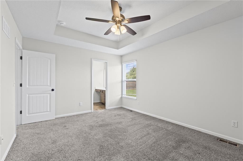 Photo 19 of 33 - 502 193rd Street, Smithville, MO 64089