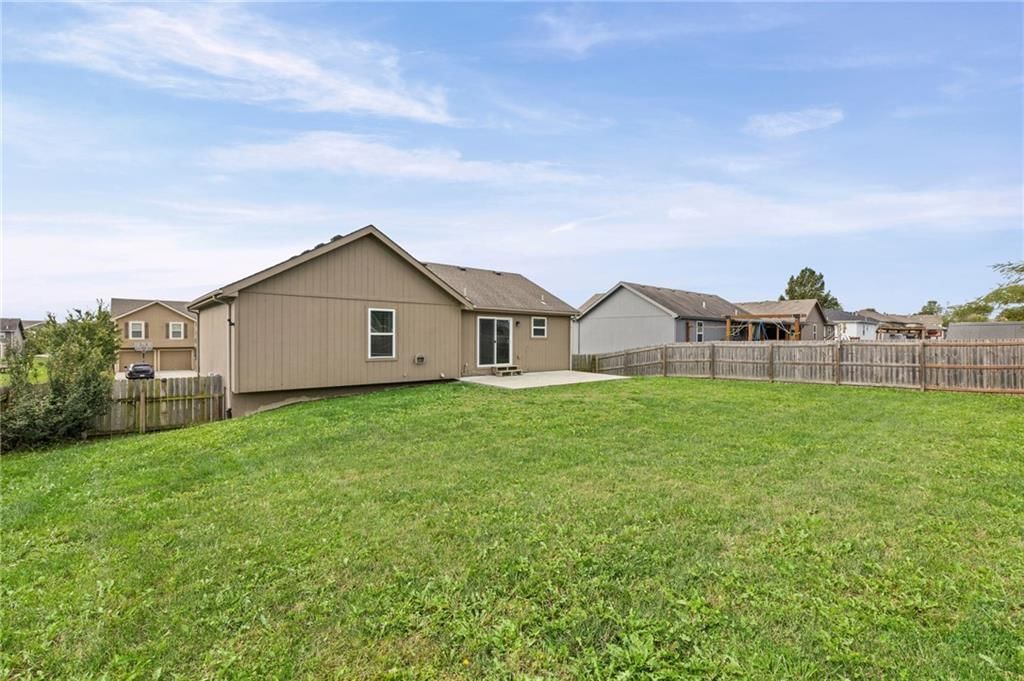 Photo 27 of 33 - 502 193rd Street, Smithville, MO 64089