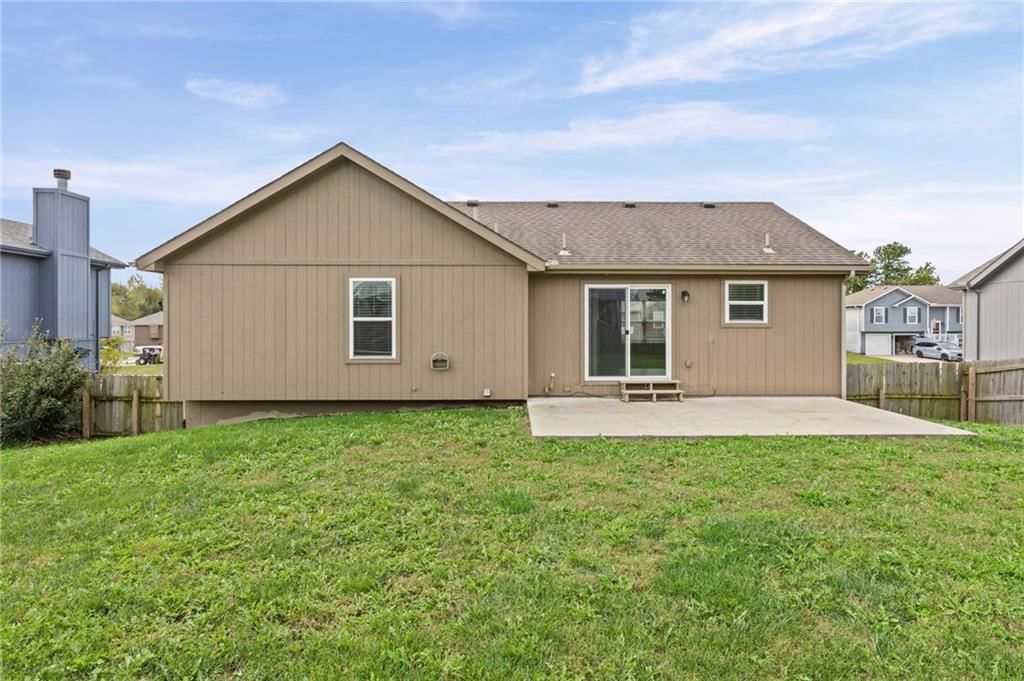 Photo 28 of 33 - 502 193rd Street, Smithville, MO 64089