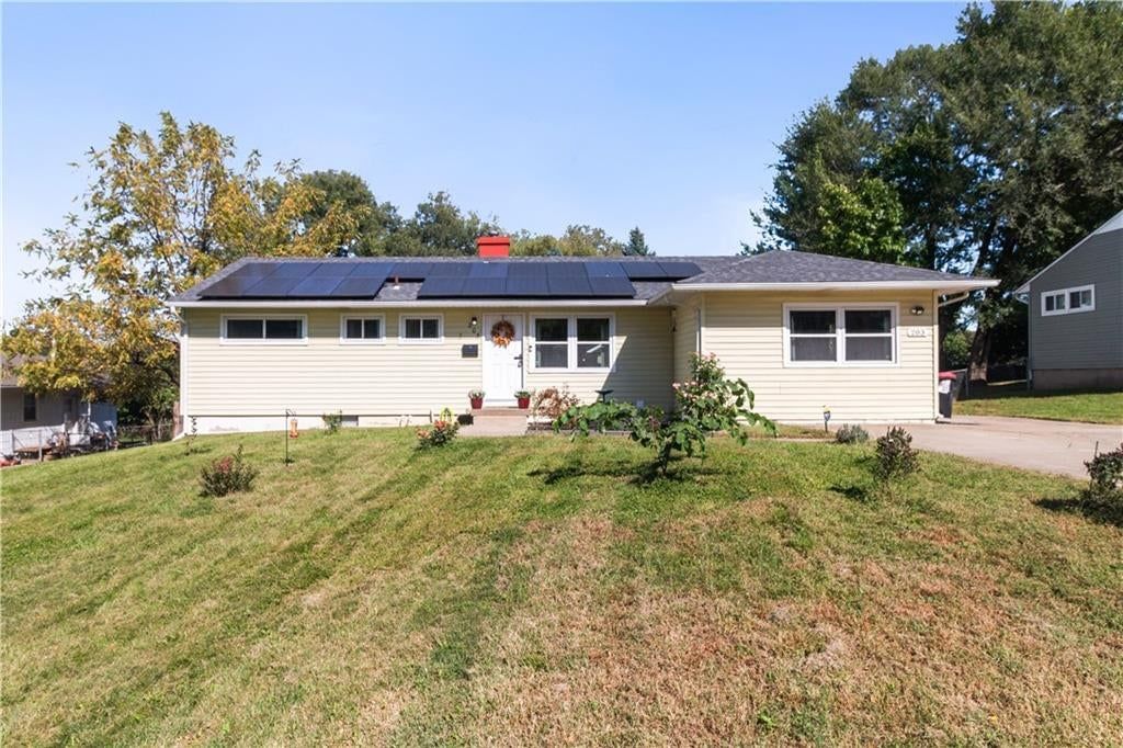 203 SW MCCLENDON Drive, Lee's Summit, MO: listing photo 2