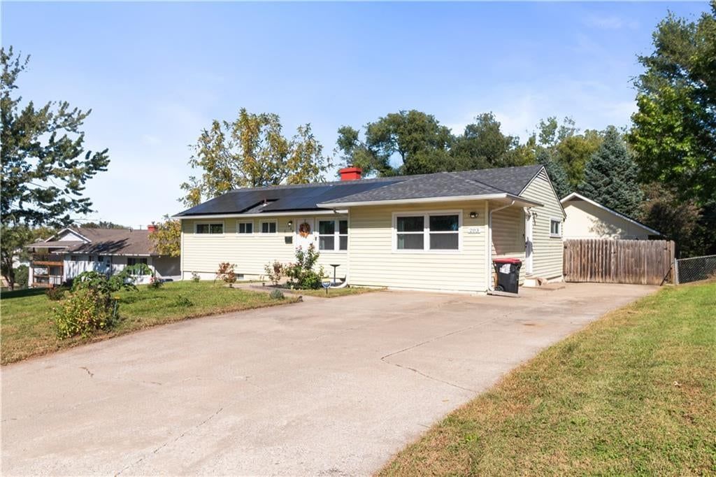 203 SW MCCLENDON Drive, Lee's Summit, MO: listing photo 3