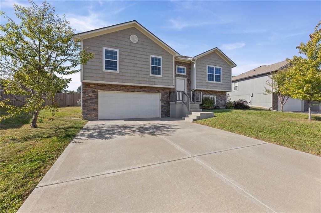 17176 S Kill Creek Road, Gardner, KS: listing photo 2