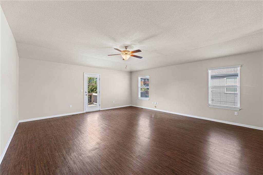 Photo 5 of 38 - 17176 S Kill Creek Road, Gardner, KS 66030