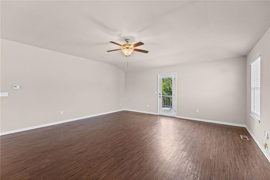Photo 6 of 38 - 17176 S Kill Creek Road, Gardner, KS 66030