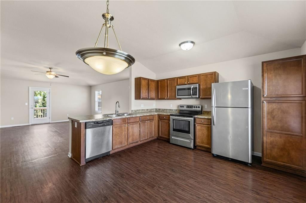 Photo 9 of 38 - 17176 S Kill Creek Road, Gardner, KS 66030