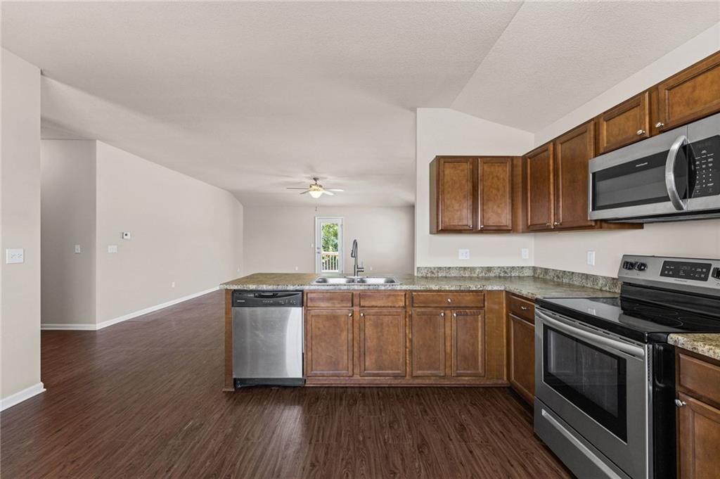 Photo 10 of 38 - 17176 S Kill Creek Road, Gardner, KS 66030