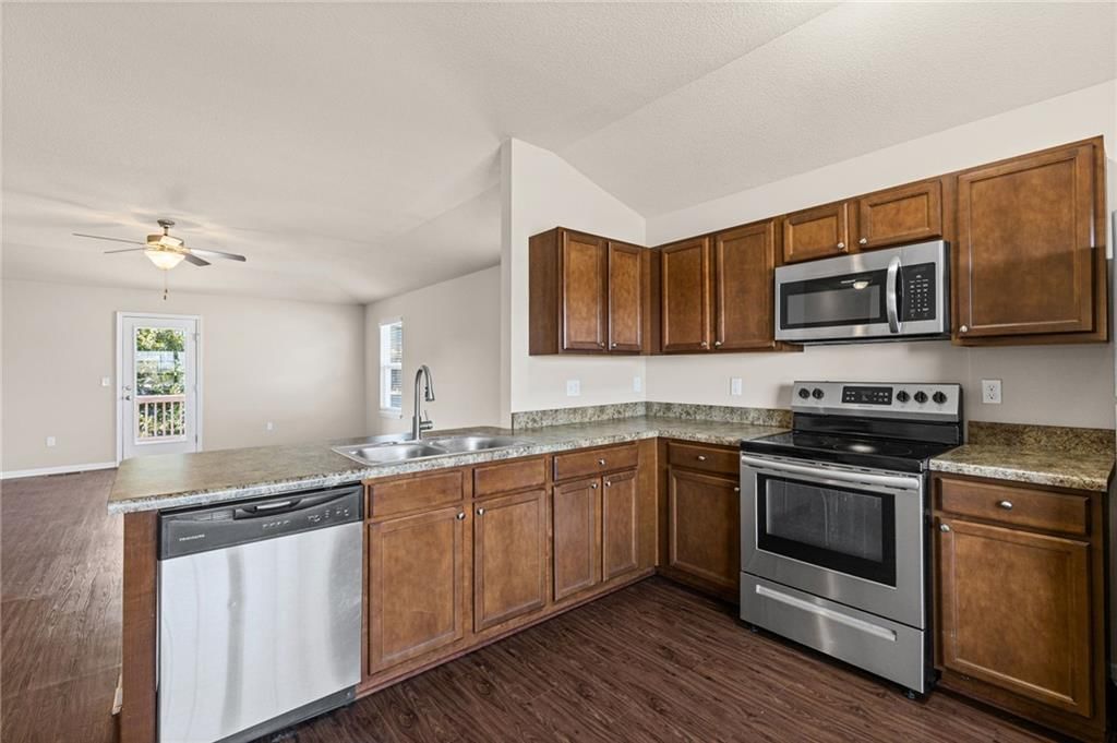 Photo 11 of 38 - 17176 S Kill Creek Road, Gardner, KS 66030