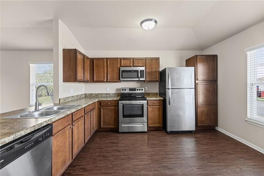 Photo 12 of 38 - 17176 S Kill Creek Road, Gardner, KS 66030