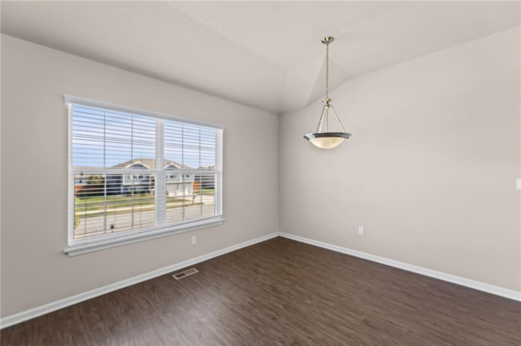 Photo 13 of 38 - 17176 S Kill Creek Road, Gardner, KS 66030