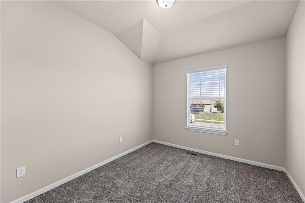 Photo 15 of 38 - 17176 S Kill Creek Road, Gardner, KS 66030