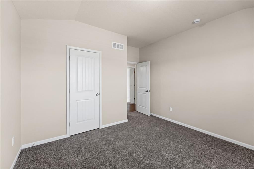 Photo 18 of 38 - 17176 S Kill Creek Road, Gardner, KS 66030