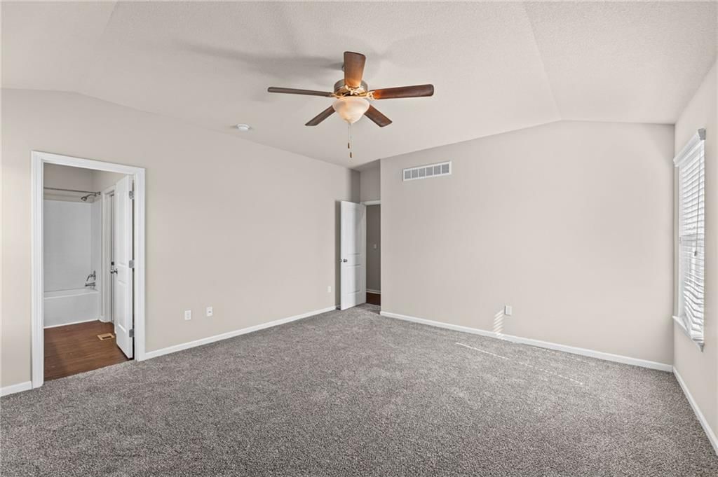 Photo 22 of 38 - 17176 S Kill Creek Road, Gardner, KS 66030