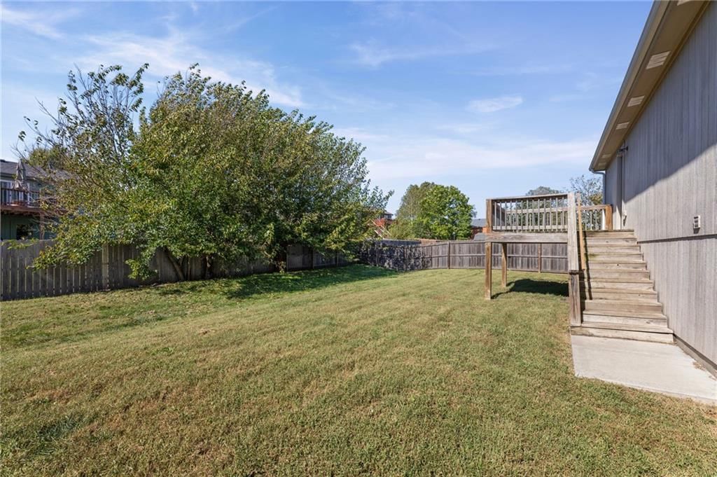 Photo 32 of 38 - 17176 S Kill Creek Road, Gardner, KS 66030