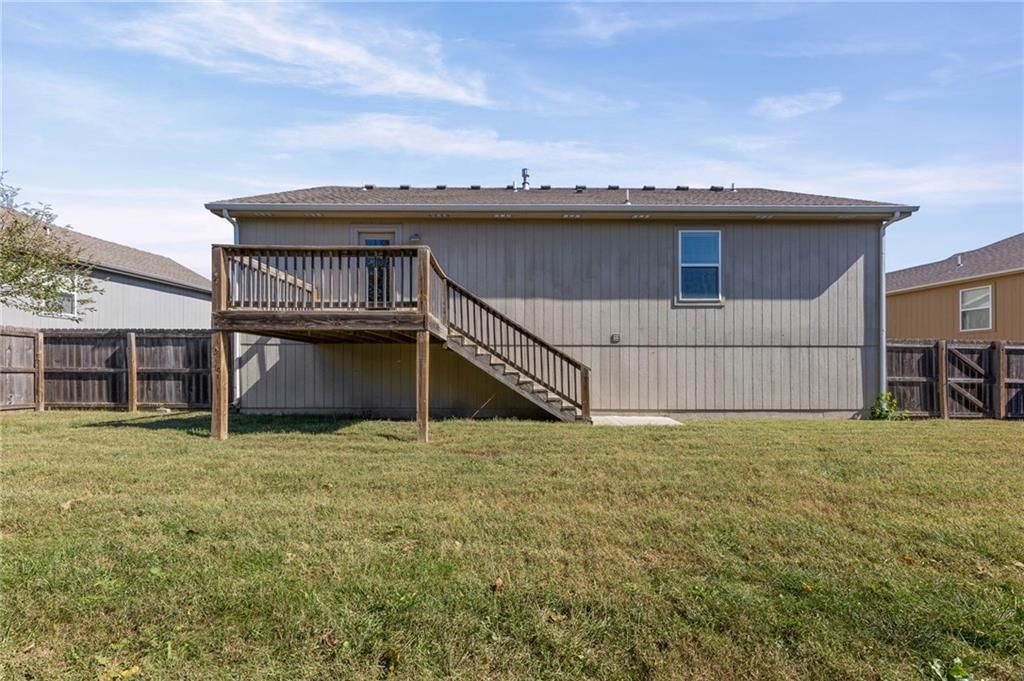 Photo 34 of 38 - 17176 S Kill Creek Road, Gardner, KS 66030