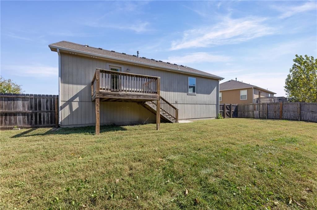 Photo 35 of 38 - 17176 S Kill Creek Road, Gardner, KS 66030