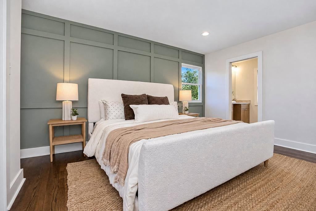 Accent wall at 9931 Woodson Drive, Overland Park, KS 66207