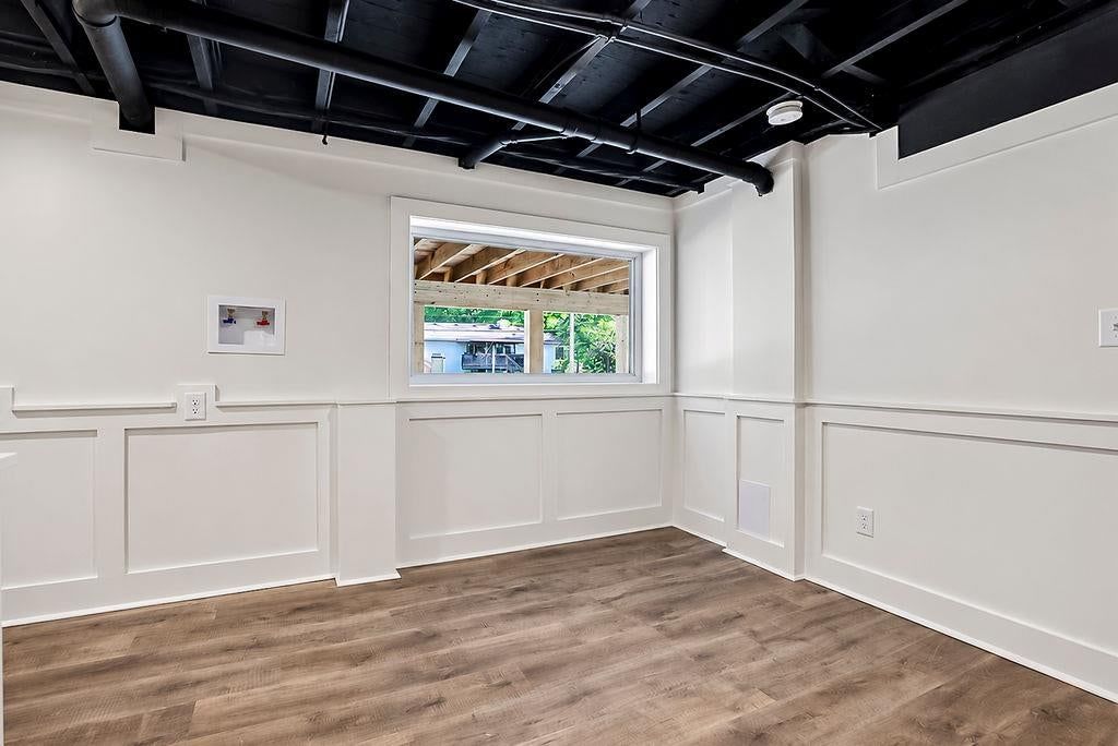 Photo 31 of 36 - 9931 Woodson Drive, Overland Park, KS 66207