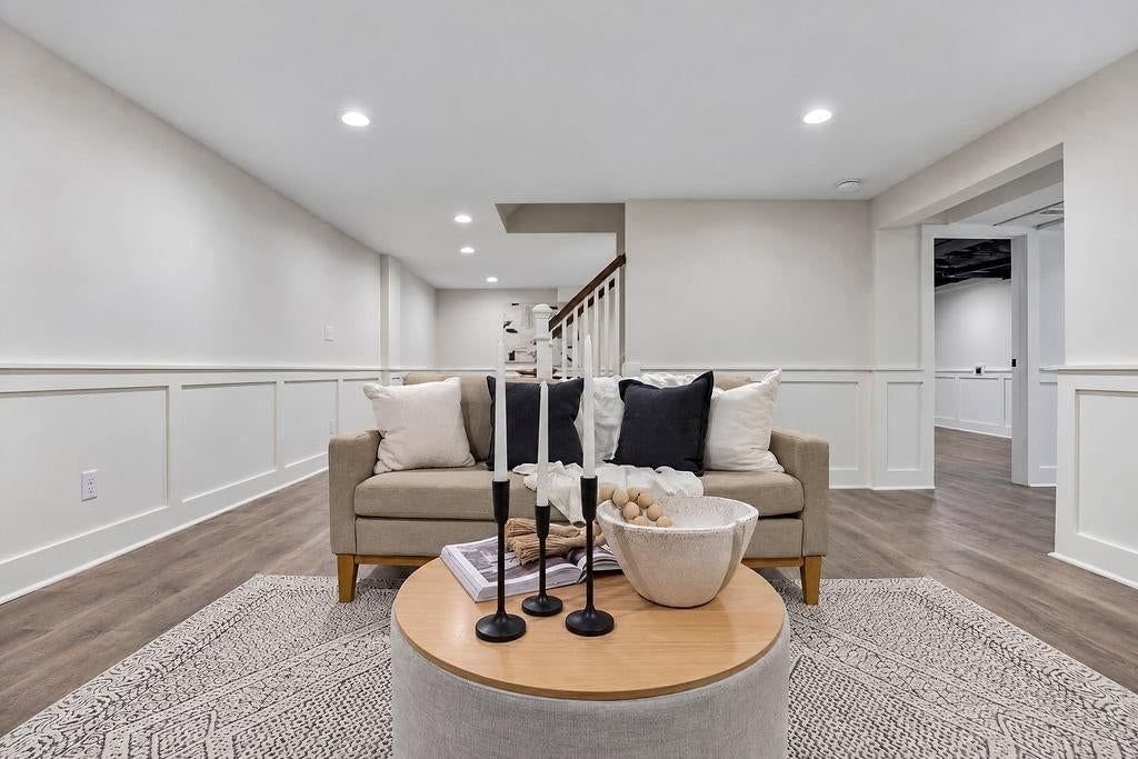 Photo 30 of 36 - 9931 Woodson Drive, Overland Park, KS 66207