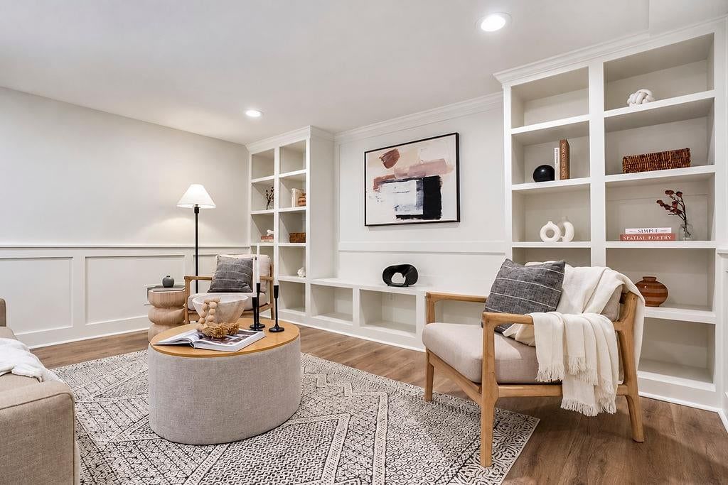 Photo 25 of 36 - 9931 Woodson Drive, Overland Park, KS 66207