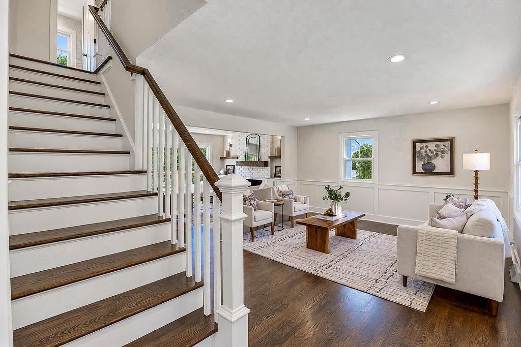 Photo 9 of 36 - 9931 Woodson Drive, Overland Park, KS 66207