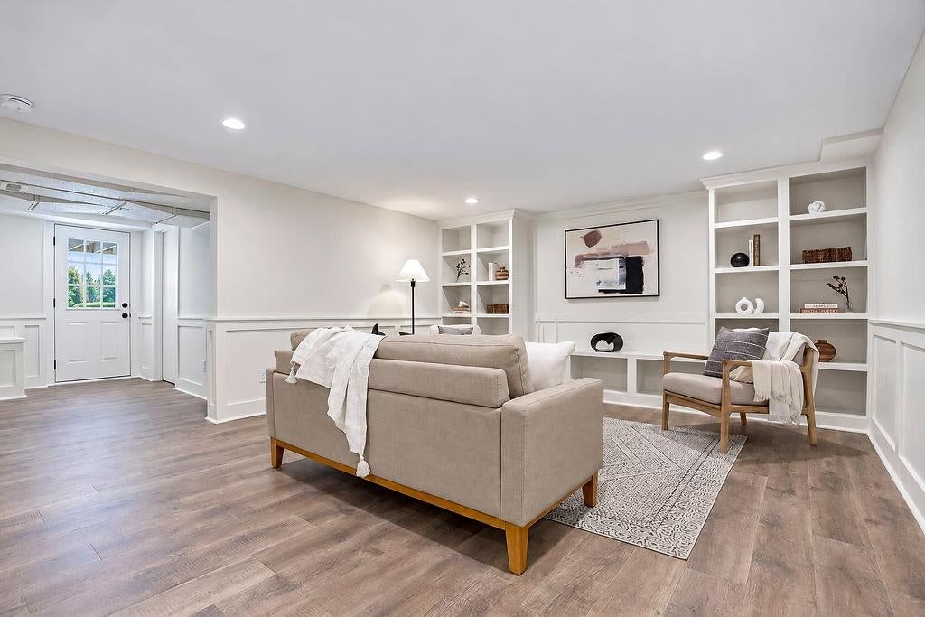 Photo 26 of 36 - 9931 Woodson Drive, Overland Park, KS 66207