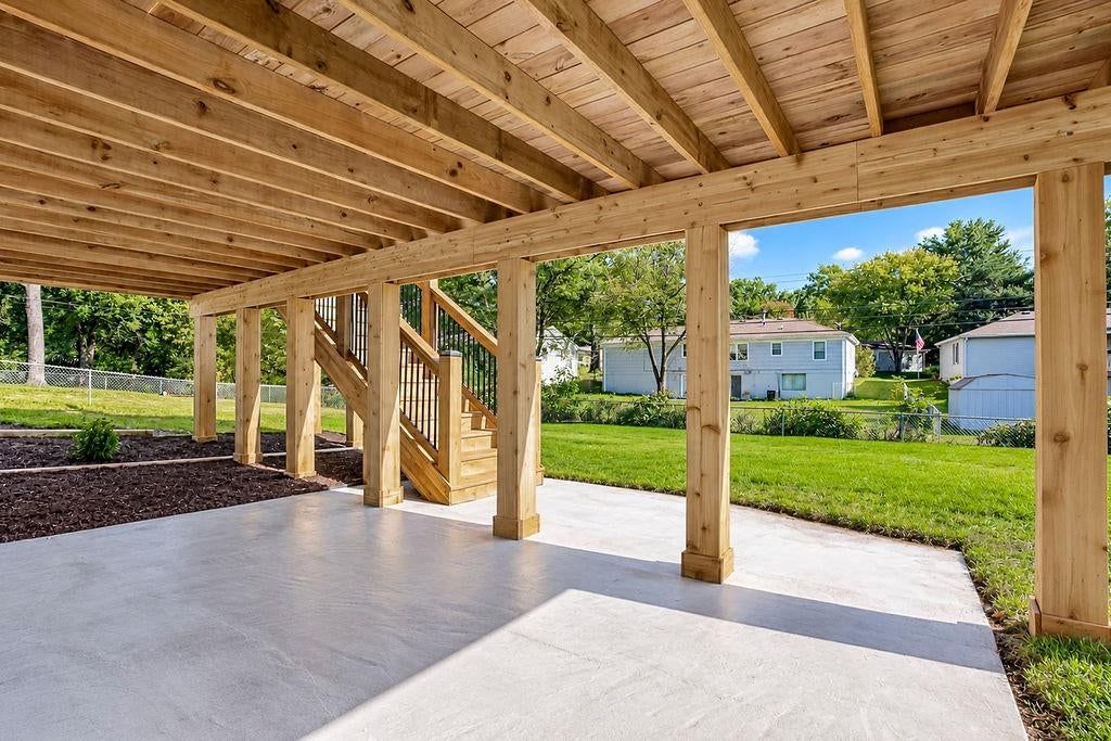 Photo 35 of 36 - 9931 Woodson Drive, Overland Park, KS 66207