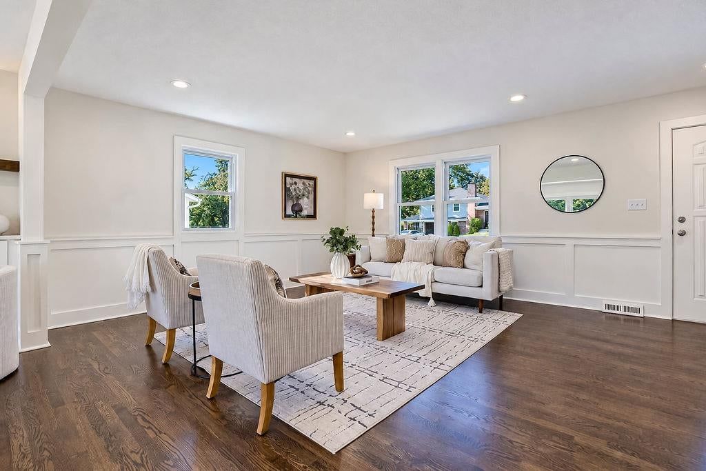 Photo 7 of 36 - 9931 Woodson Drive, Overland Park, KS 66207