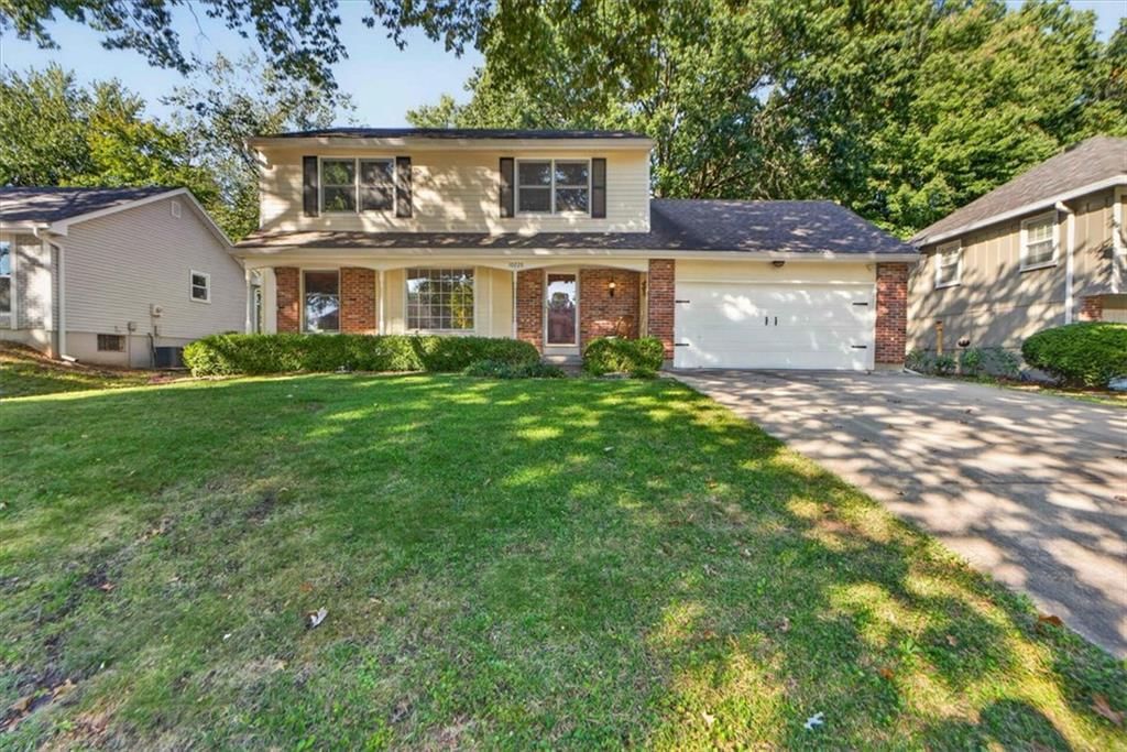 10228 Caenen Drive, Lenexa, KS: listing photo 2