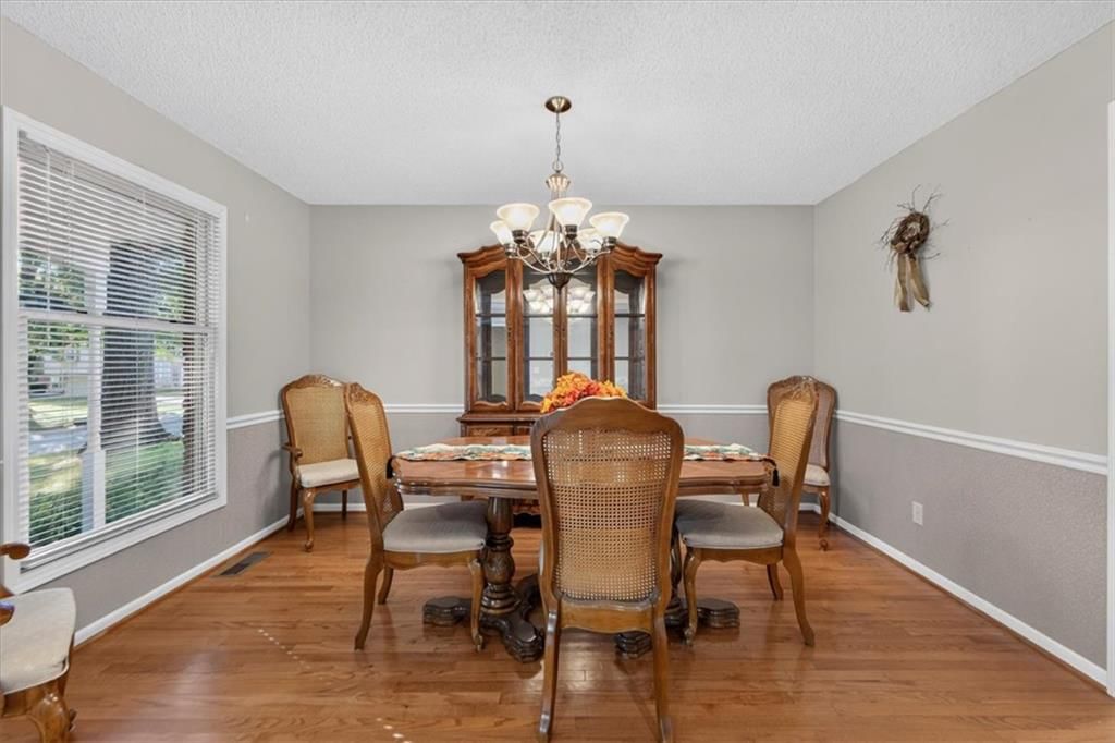 Chandelier at 10228 Caenen Drive, Lenexa, KS 66215