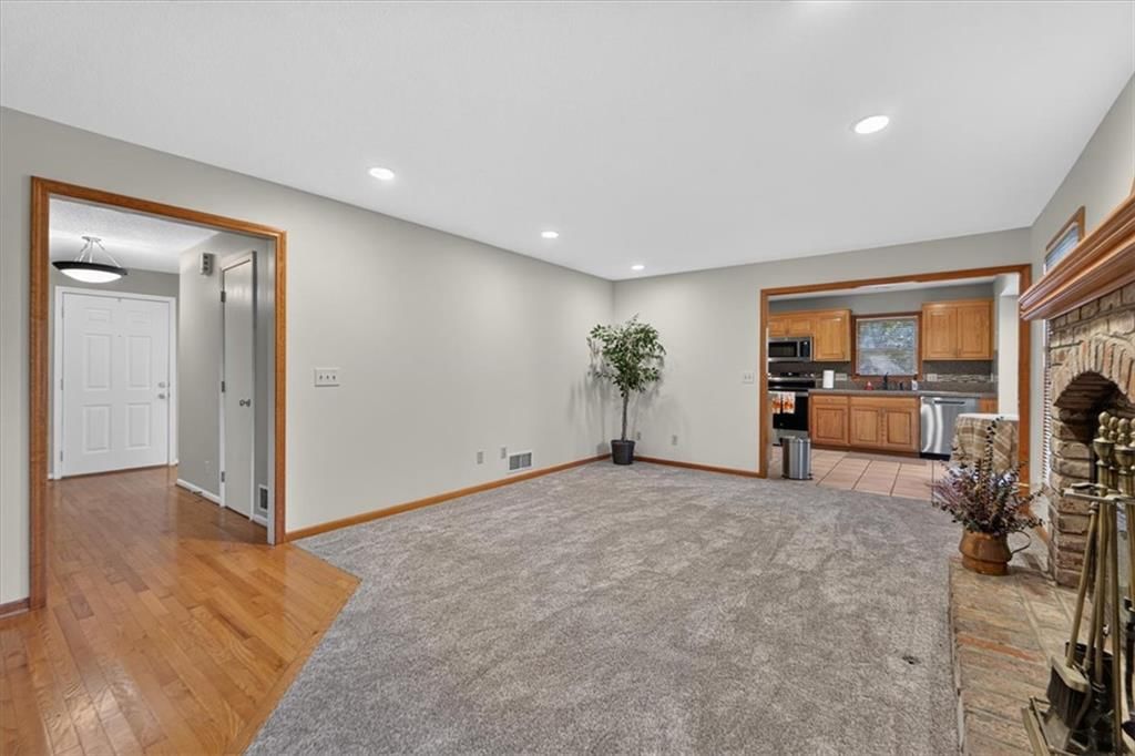 Photo 22 of 55 - 10228 Caenen Drive, Lenexa, KS 66215