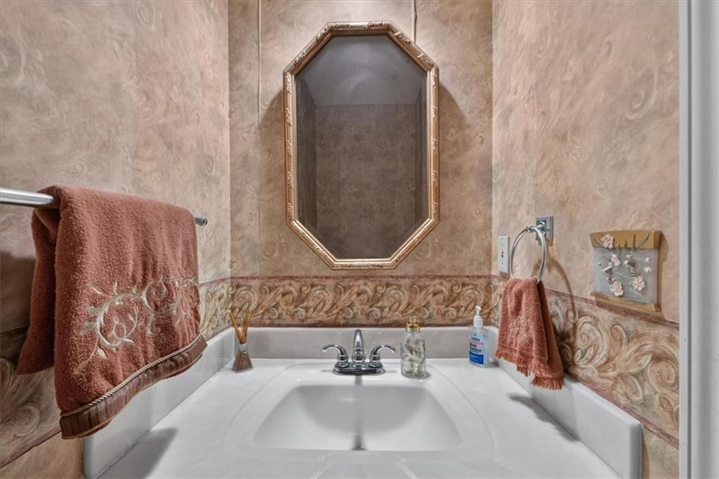 Photo 23 of 55 - 10228 Caenen Drive, Lenexa, KS 66215