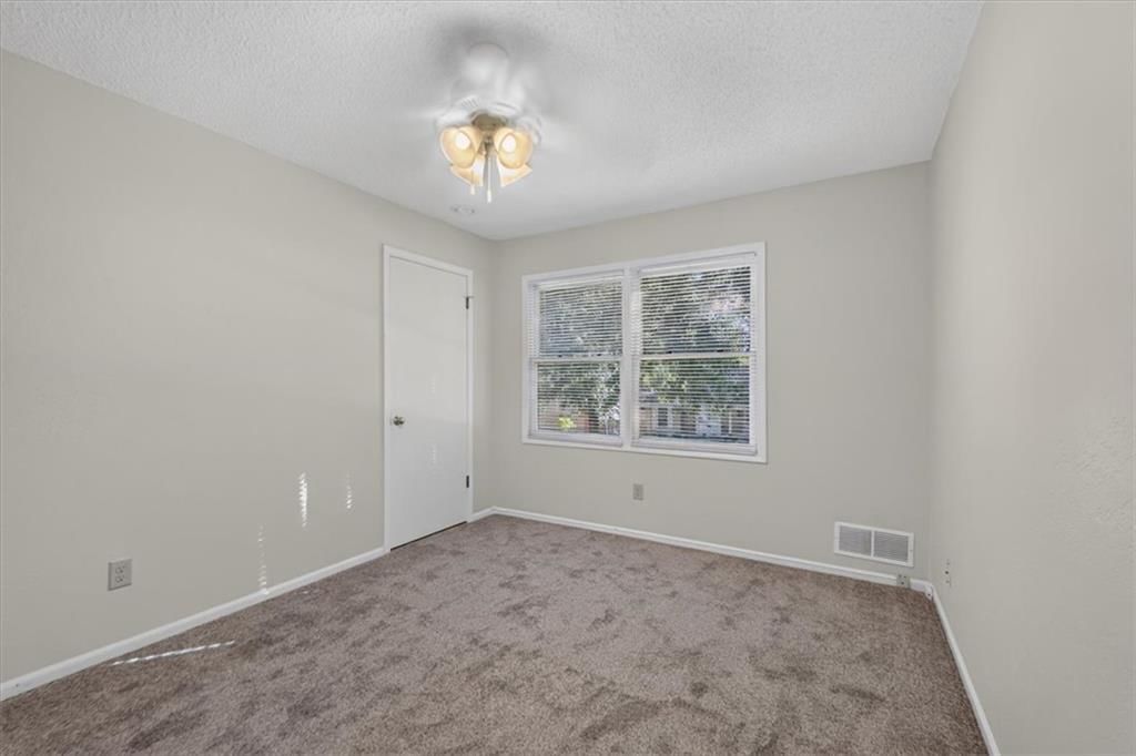 Photo 29 of 55 - 10228 Caenen Drive, Lenexa, KS 66215