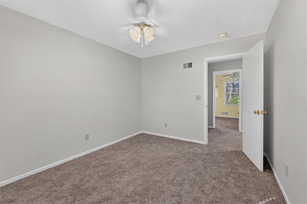 Photo 31 of 55 - 10228 Caenen Drive, Lenexa, KS 66215
