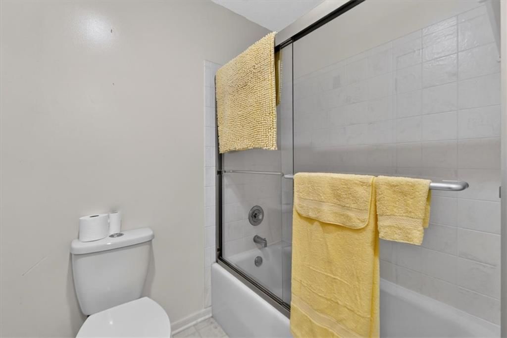 Photo 33 of 55 - 10228 Caenen Drive, Lenexa, KS 66215