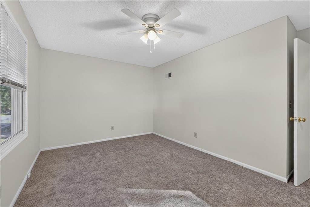 Photo 35 of 55 - 10228 Caenen Drive, Lenexa, KS 66215