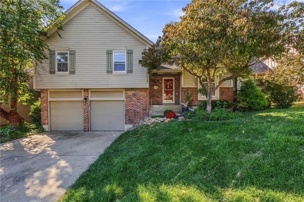 11624 Cody Street, Overland Park, KS