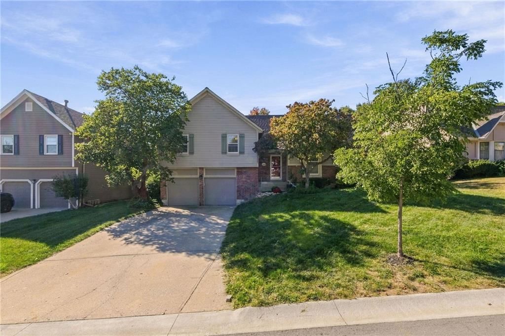 11624 Cody Street, Overland Park, KS: listing photo 2
