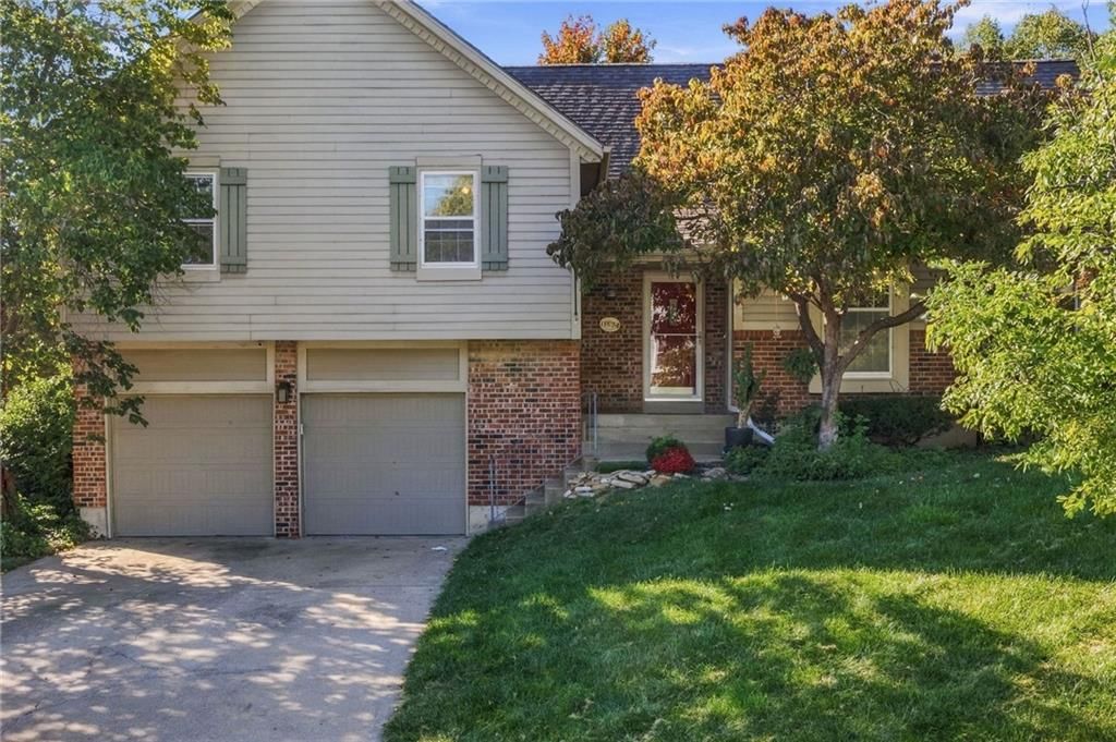11624 Cody Street, Overland Park, KS: listing photo 3