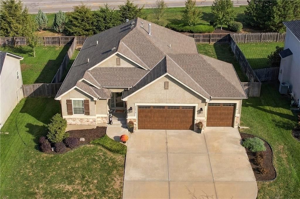 26018 W 143rd Terrace, Olathe, KS: listing photo 2