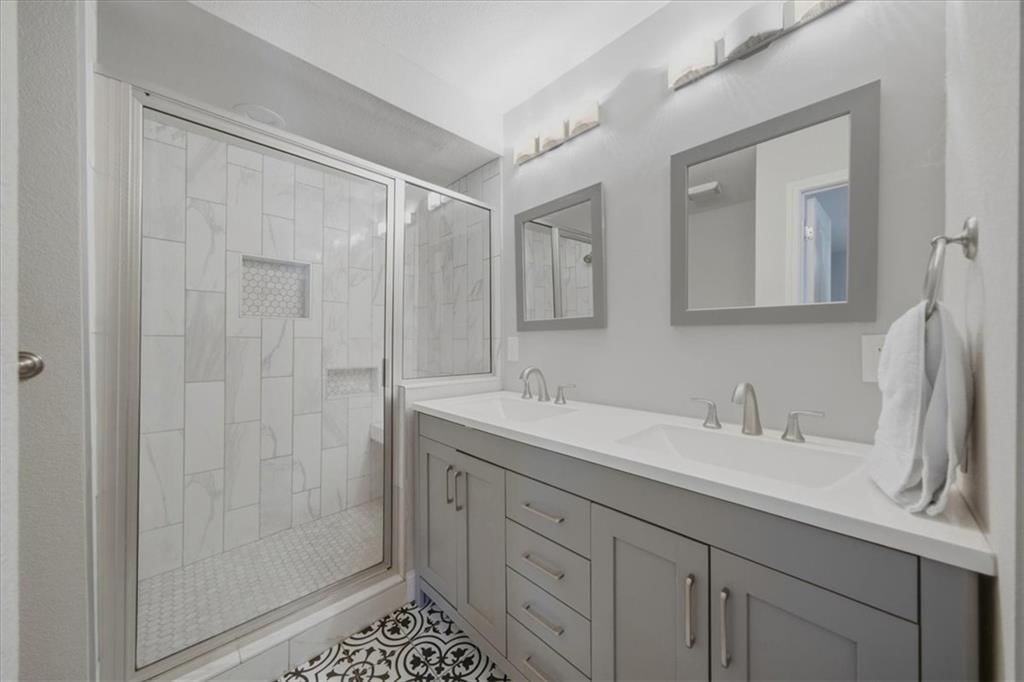 Photo 16: walk-in shower, 1205 E Sleepy Hollow Drive, Olathe, KS 66062