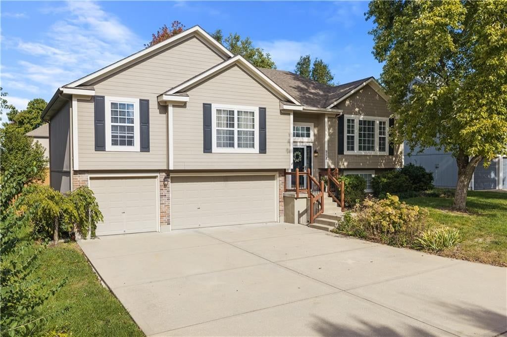 958 NW Maplewood Court, Grain Valley, MO