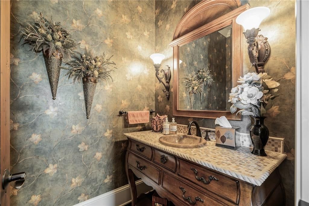 Photo 23 of 67 - 8959 Chestnut Street, Lenexa, KS 66220