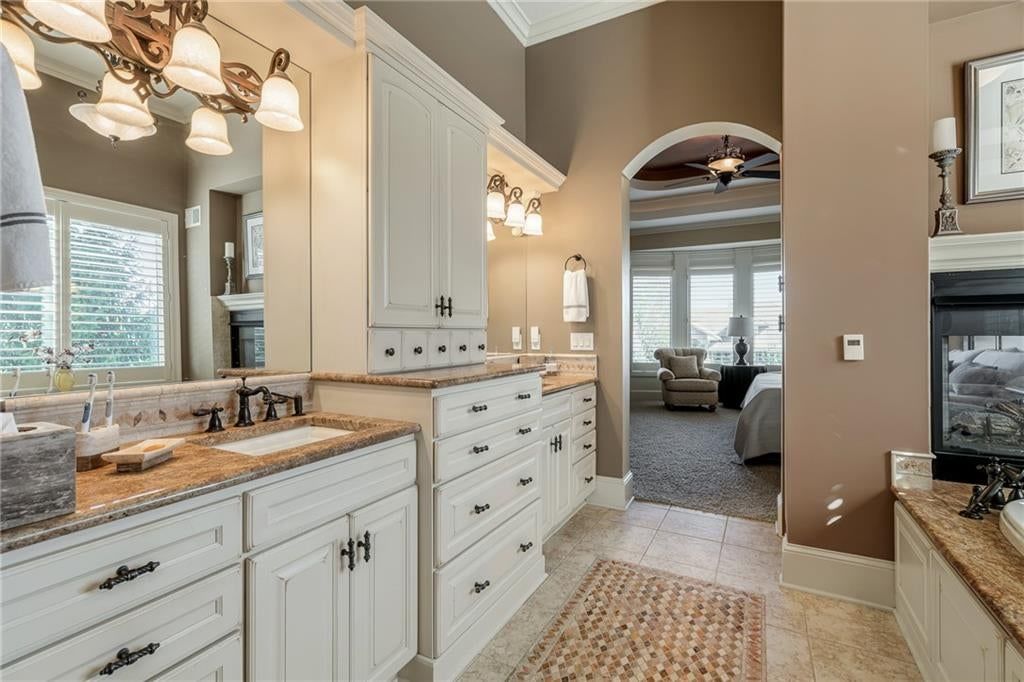 Photo 32 of 67 - 8959 Chestnut Street, Lenexa, KS 66220