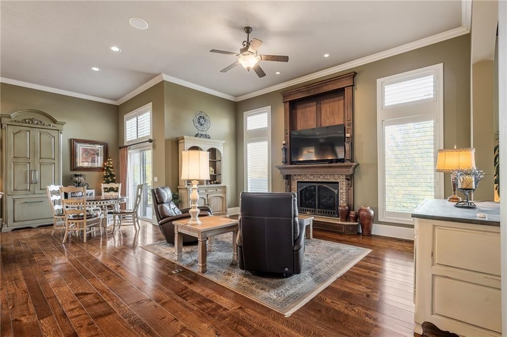 Open floor plan at 8959 Chestnut Street, Lenexa, KS 66220