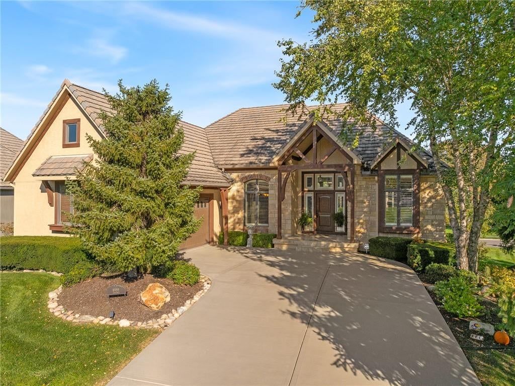 8959 Chestnut Street, Lenexa, KS