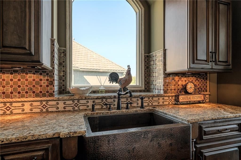 Photo 21 of 67 - 8959 Chestnut Street, Lenexa, KS 66220
