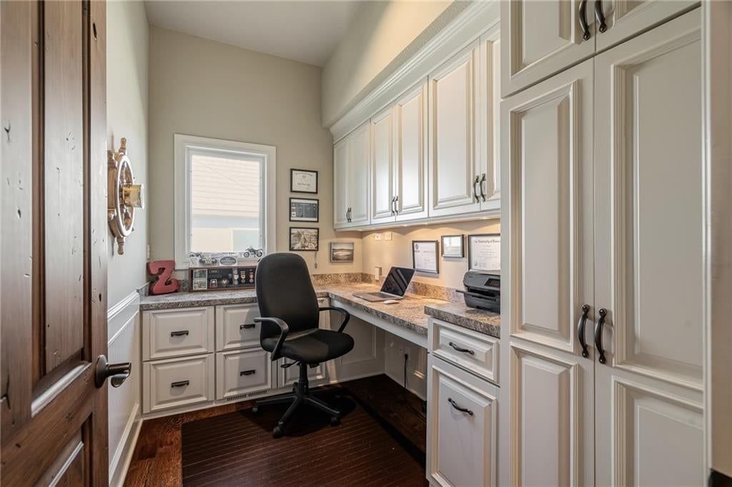 Home office at 8959 Chestnut Street, Lenexa, KS 66220