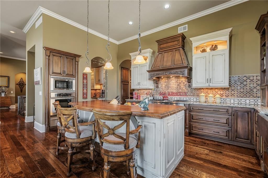 Photo 18 of 67 - 8959 Chestnut Street, Lenexa, KS 66220