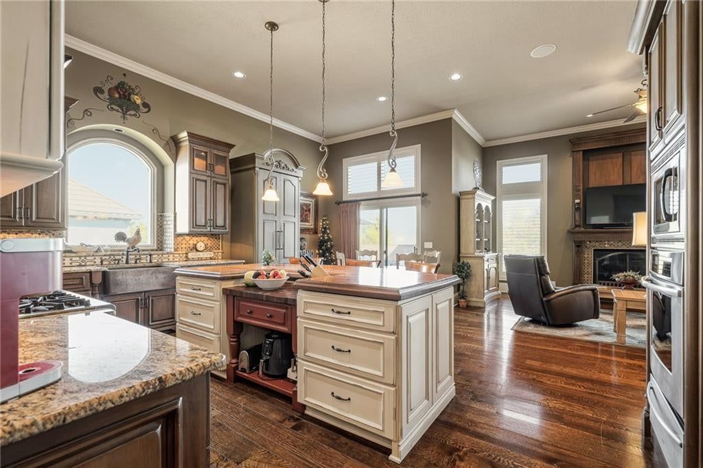 Photo 16 of 67 - 8959 Chestnut Street, Lenexa, KS 66220