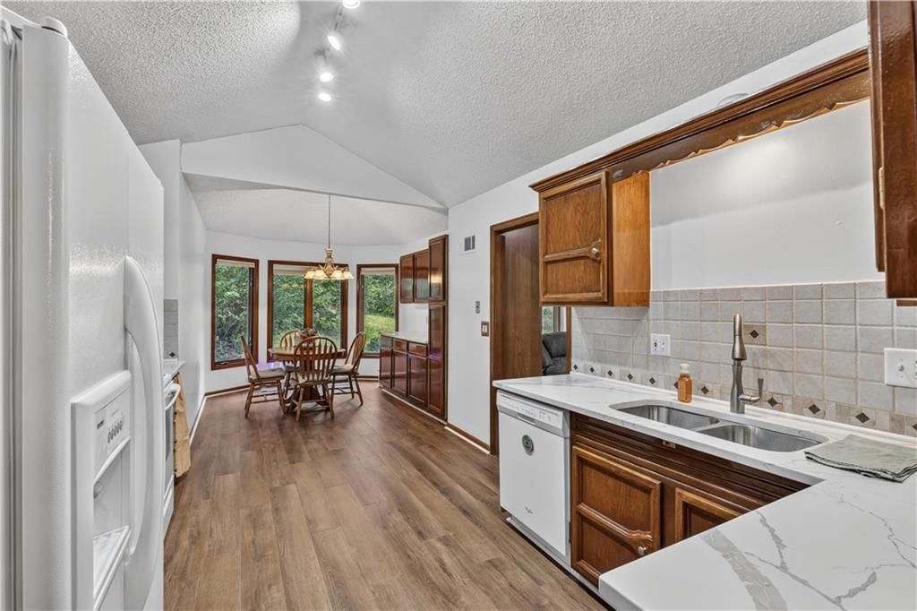 Photo 8 of 25 - 5348 W 102 Street, Overland Park, KS 66207
